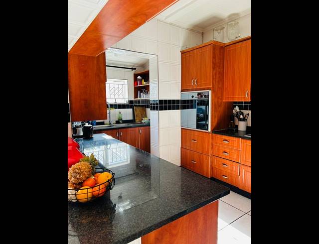 4 BEDROOM HOUSE FOR SALE IN BLUFF